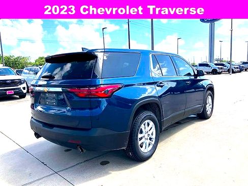 Used 2023 Chevrolet Traverse LS FWD image 7