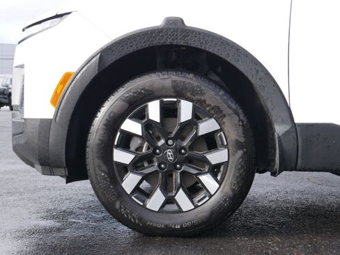 Used 2025 Hyundai Santa Cruz SE image 11