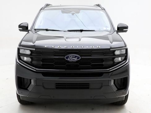 Used 2025 Ford Expedition Active image 4