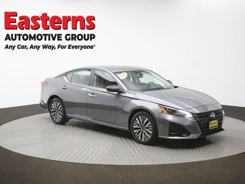Used 2025 Nissan Altima 2.5 SV FWD image 48