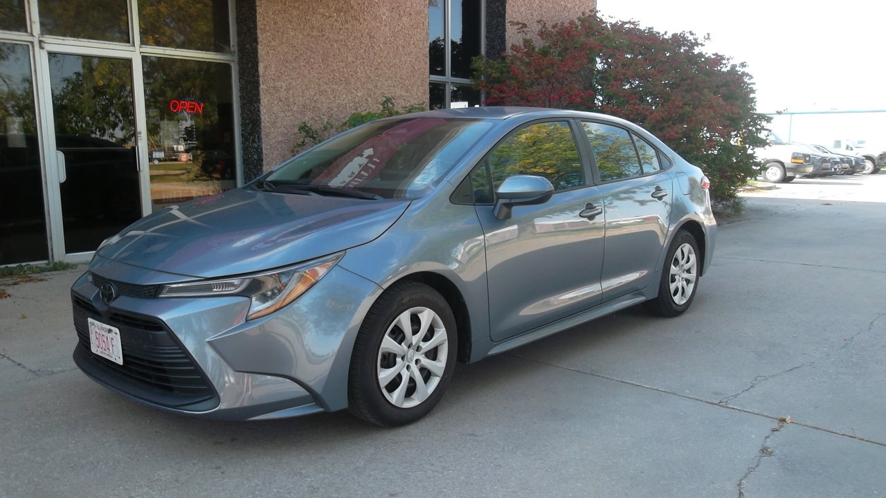 Used 2024 Toyota Corolla LE FWD image 1