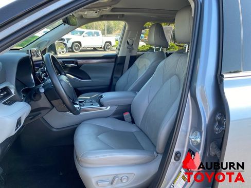 Used 2023 Toyota Highlander Platinum AWD/4WD image 38