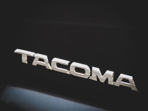 Used 2010 Toyota Tacoma 4x4 Access Cab V6 image 16