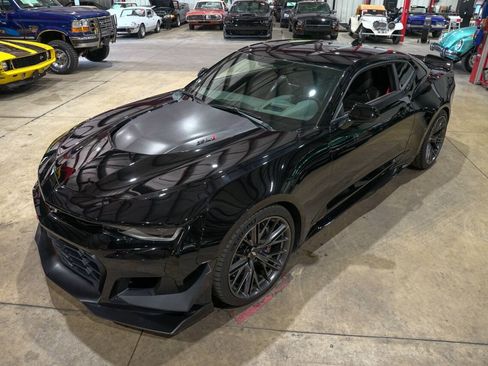 Used 2018 Chevrolet Camaro ZL1 RWD image 15