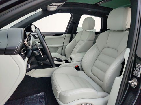 Used 2024 Porsche Macan S AWD/4WD image 17