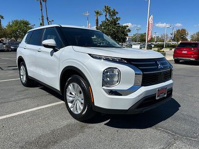 New 2025 Mitsubishi Outlander ES