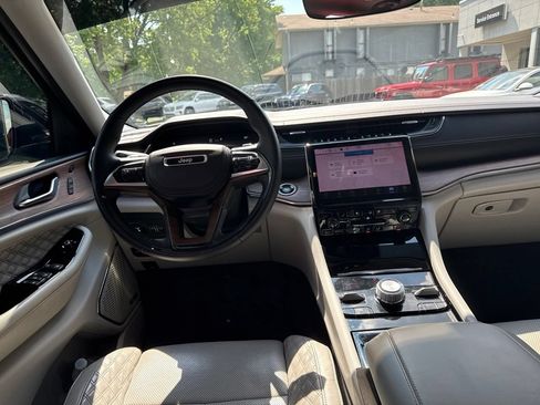 Used 2022 Jeep Grand Cherokee L Summit w/ Luxury Tech Group V AWD/4WD image 22
