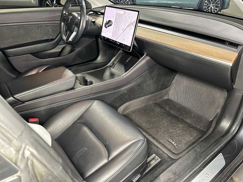 Used 2019 Tesla Model 3 Standard Range image 11