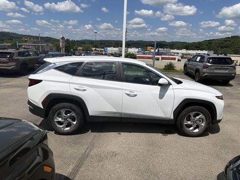 Used 2024 Hyundai Tucson SE AWD/4WD image 3