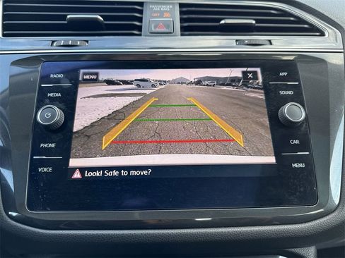 Used 2018 Volkswagen Tiguan SE w/ Panoramic Sunroof Package image 24