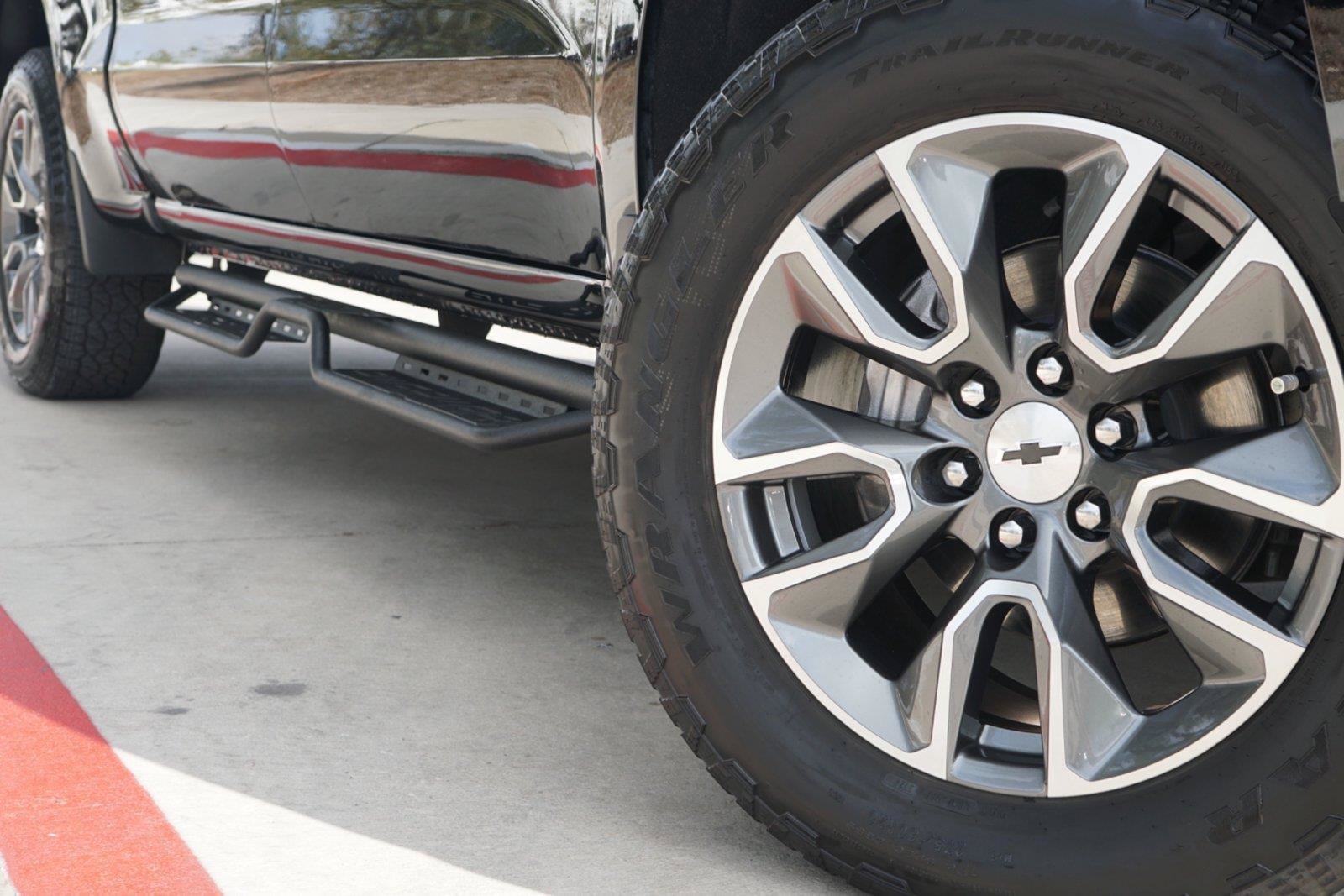 Used 2025 Chevrolet Silverado 1500 RST AWD/4WD image 2