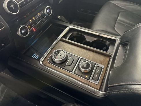 Used 2018 Ford Expedition Platinum image 17