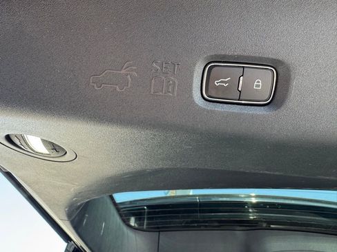 Used 2025 Ford Expedition Platinum AWD/4WD image 9