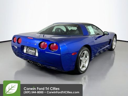 Used 2003 Chevrolet Corvette Coupe w/ Preferred Equipment Group RWD image 16