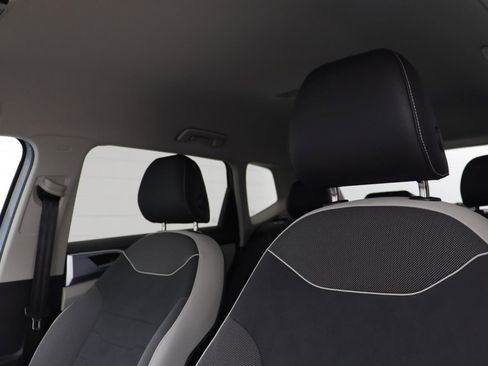 New 2026 Volkswagen Taos SE image 11