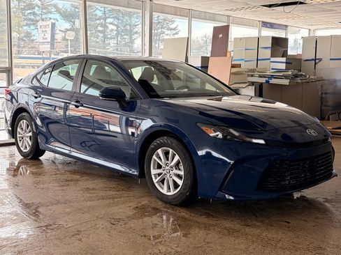 Used 2025 Toyota Camry SE FWD image 51