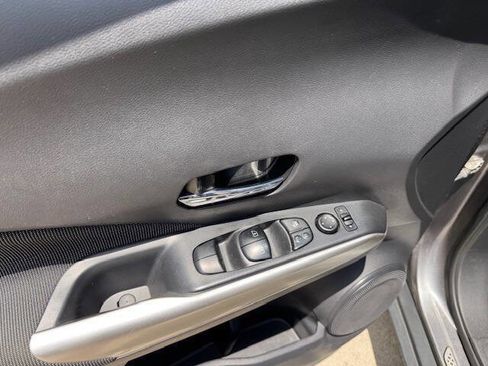 Used 2019 Nissan Kicks SV image 32