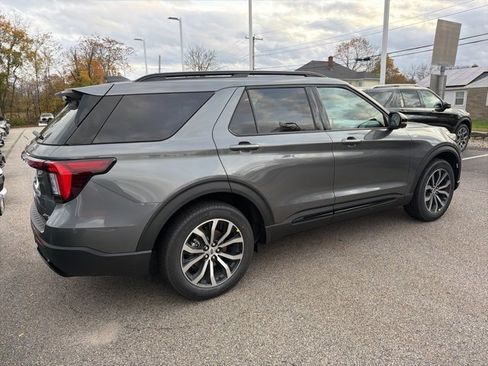 New 2026 Ford Explorer ST-Line image 3