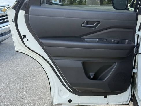 Used 2024 Nissan Pathfinder SV FWD image 33