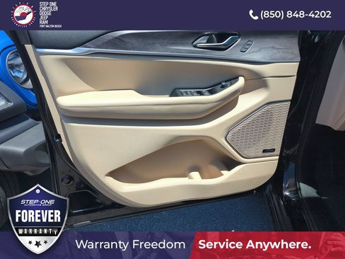 Used 2022 Jeep Grand Cherokee Limited 4xe w/ Luxury Tech Group II AWD/4WD image 17
