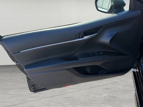 Used 2023 Toyota Camry SE image 24