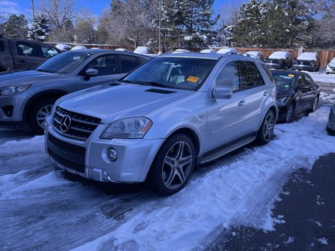 Used 2009 Mercedes-Benz ML 63 AMG 4MATIC image 2