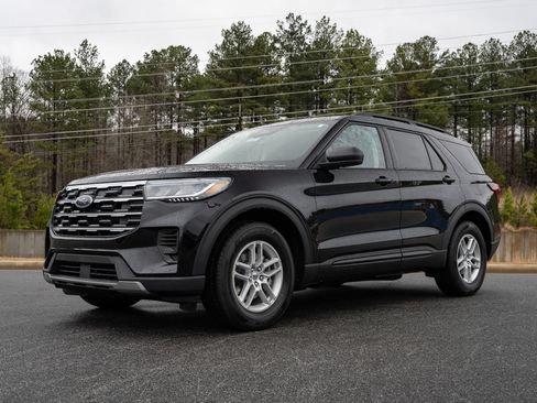 New 2026 Ford Explorer Active RWD image 3