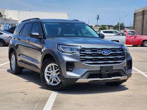 Used 2026 Ford Explorer Active RWD image 2