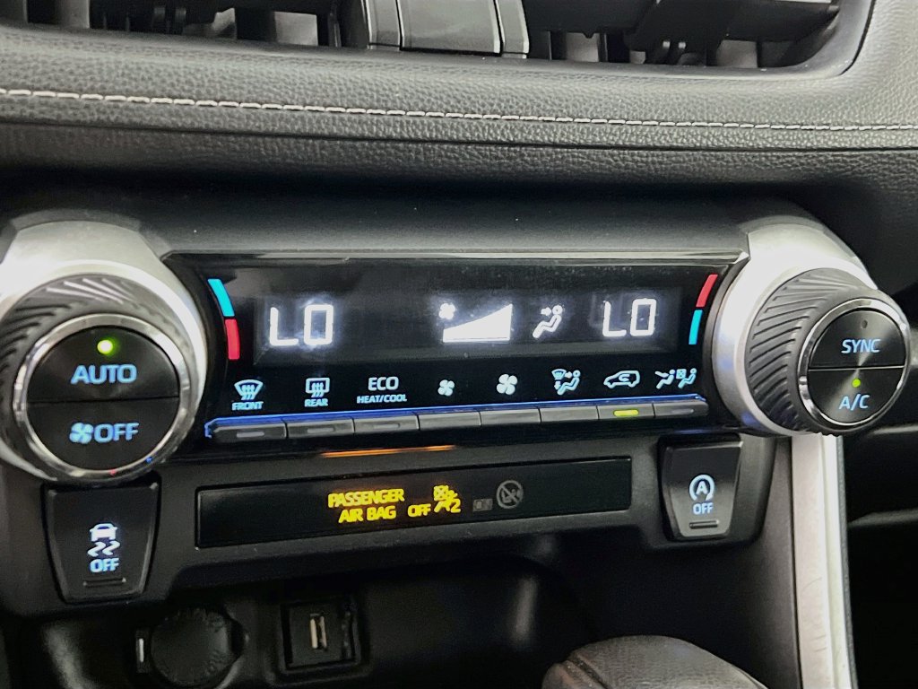 Used 2021 Toyota RAV4 XLE AWD/4WD image 23