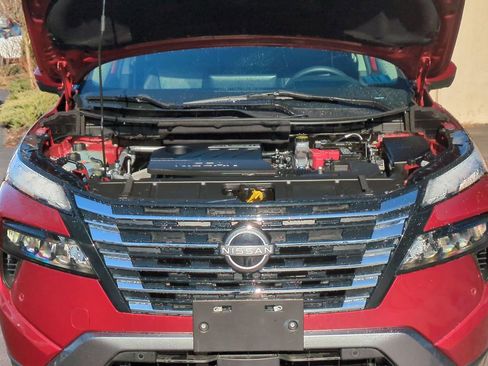 Used 2024 Nissan Rogue SL w/ SL Premium Package image 17