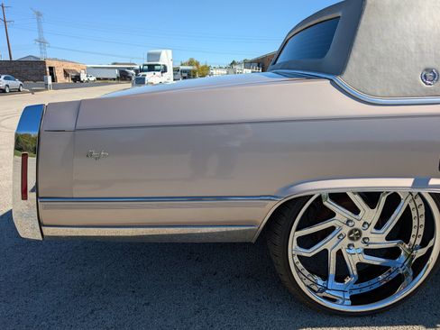 Used 1990 Cadillac Brougham image 48