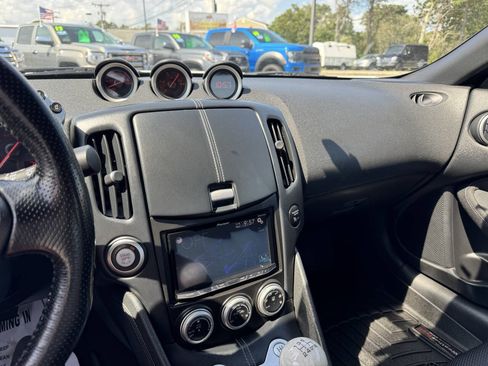 Used 2011 Nissan 370Z Coupe w/ Sport Pkg RWD image 19