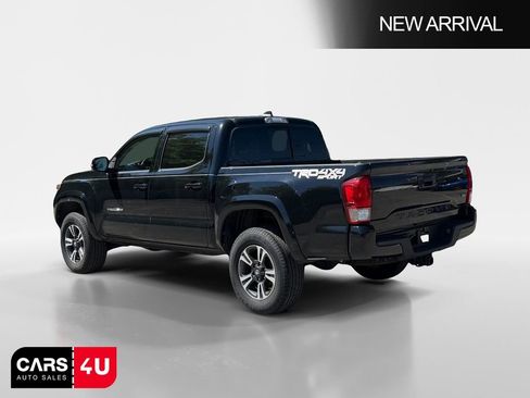 Used 2017 Toyota Tacoma TRD Sport w/ Tow Package AWD/4WD image 5