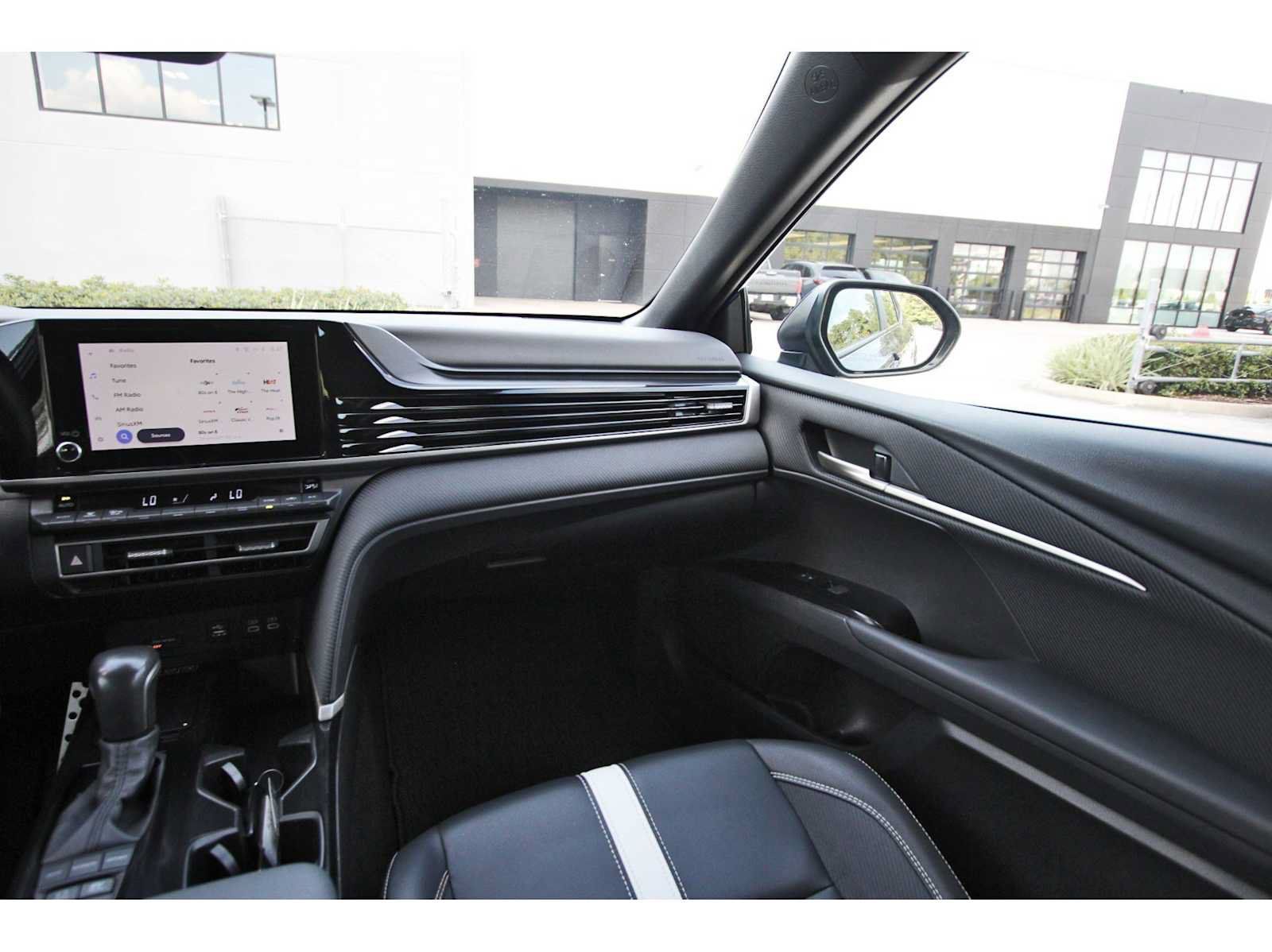 Used 2025 Toyota Camry SE FWD image 8