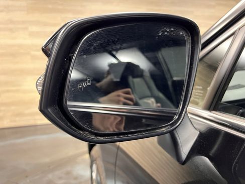 Used 2024 Toyota Venza XLE image 25