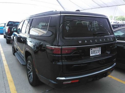 Used 2024 Jeep Wagoneer L Series II w/ Flexible Seating Group AWD/4WD image 4