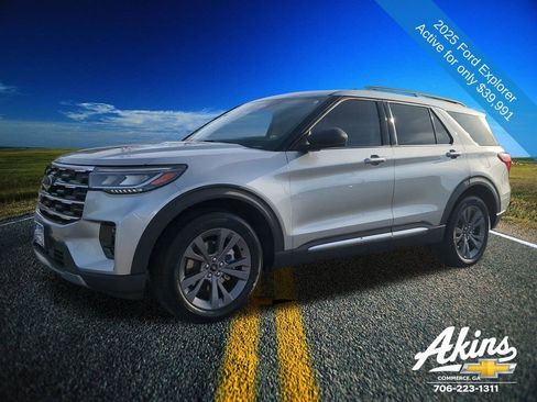 Used 2025 Ford Explorer Active w/ Active Comfort Package image 7
