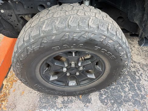 Used 2021 Jeep Gladiator Willys AWD/4WD image 5