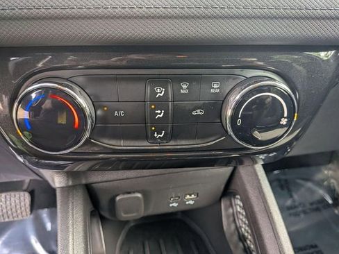 Used 2025 Chevrolet TrailBlazer LT FWD image 21