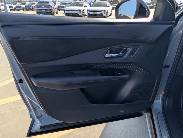 Used 2024 Nissan Ariya FWD image 17