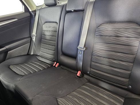 Used 2016 Ford Fusion SE FWD image 17