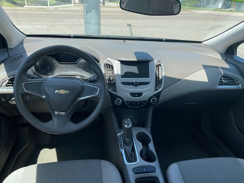 Used 2018 Chevrolet Cruze LS image 7