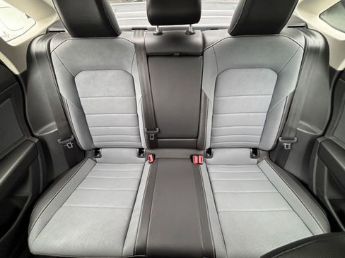 Used 2025 Volkswagen Jetta SE FWD image 39