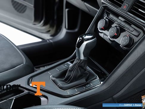 Used 2023 Volkswagen Taos SE w/ Panoramic Sunroof Package image 33