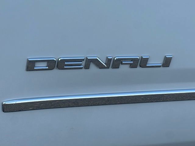 Used 2016 GMC Yukon XL Denali w/ Open Road Package AWD/4WD image 8