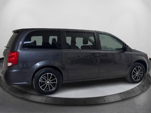 Used 2019 Dodge Grand Caravan SE w/ UConnect Hands-Free Group image 5