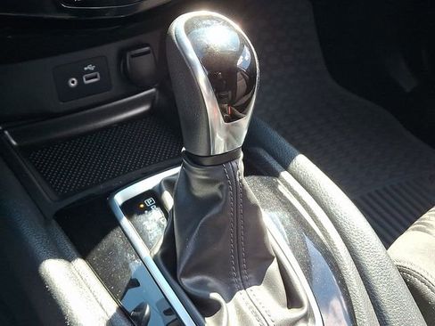 Used 2019 Nissan Rogue SV AWD/4WD image 10
