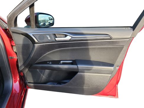 Used 2018 Ford Fusion SE w/ Equipment Group 201A image 22