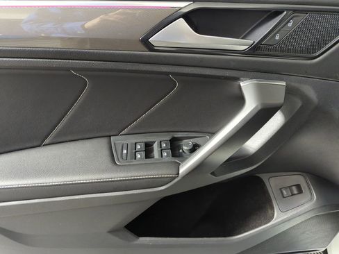 Used 2022 Volkswagen Tiguan SE R-Line image 9