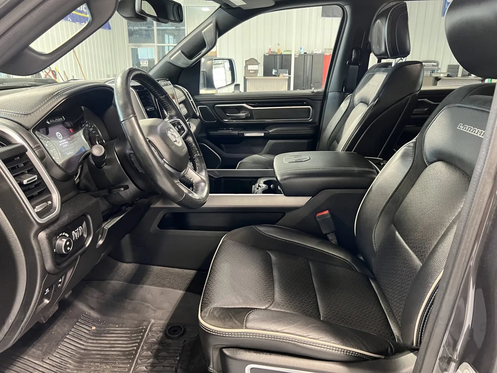 Used 2020 RAM 1500 Laramie AWD/4WD image 30